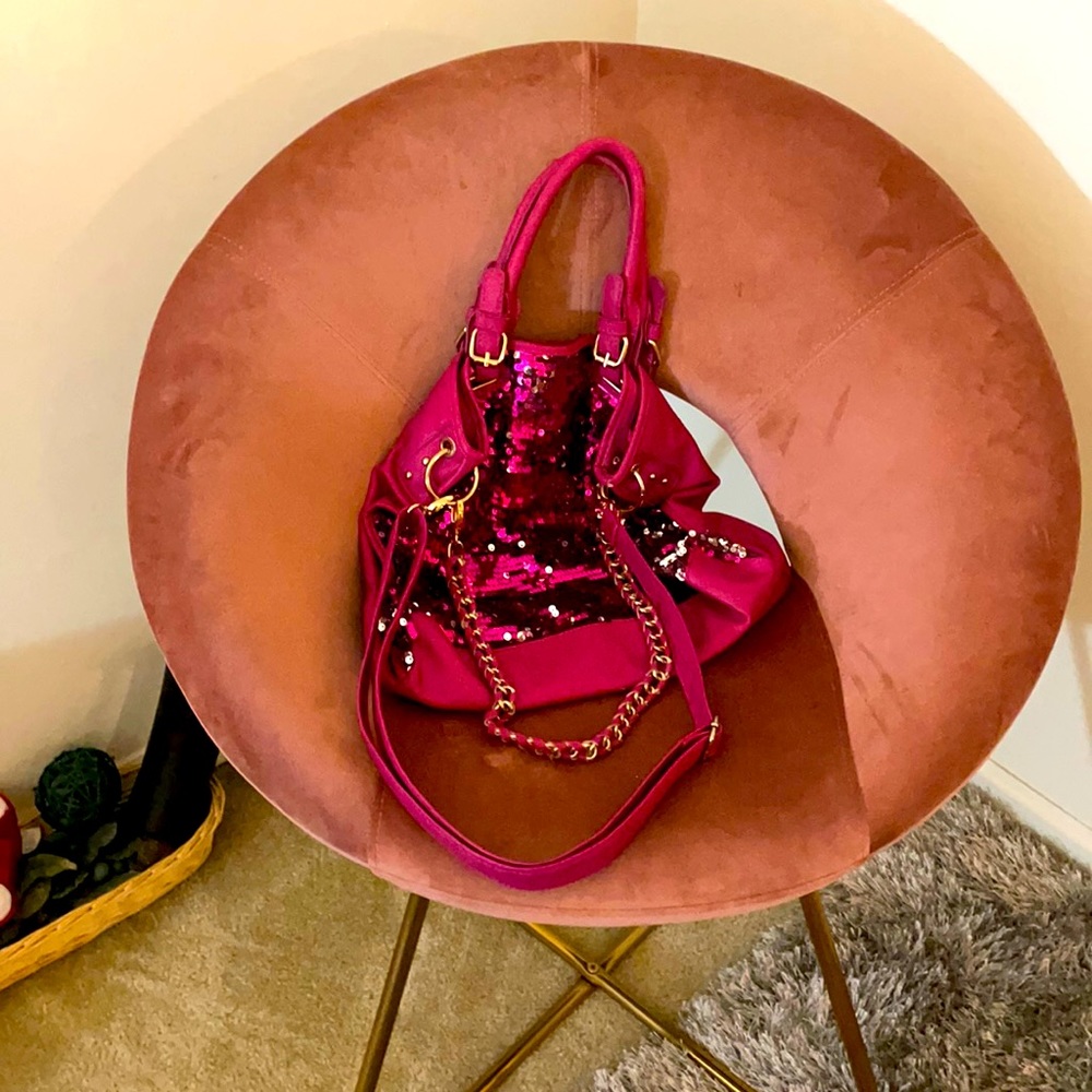 It’s a everyday bag, fashionable bag that you can put on for your everyday